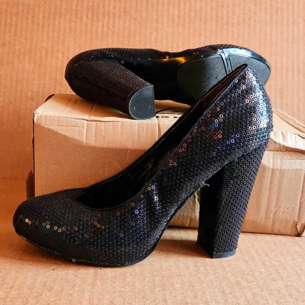 Sparkling Black Pumps